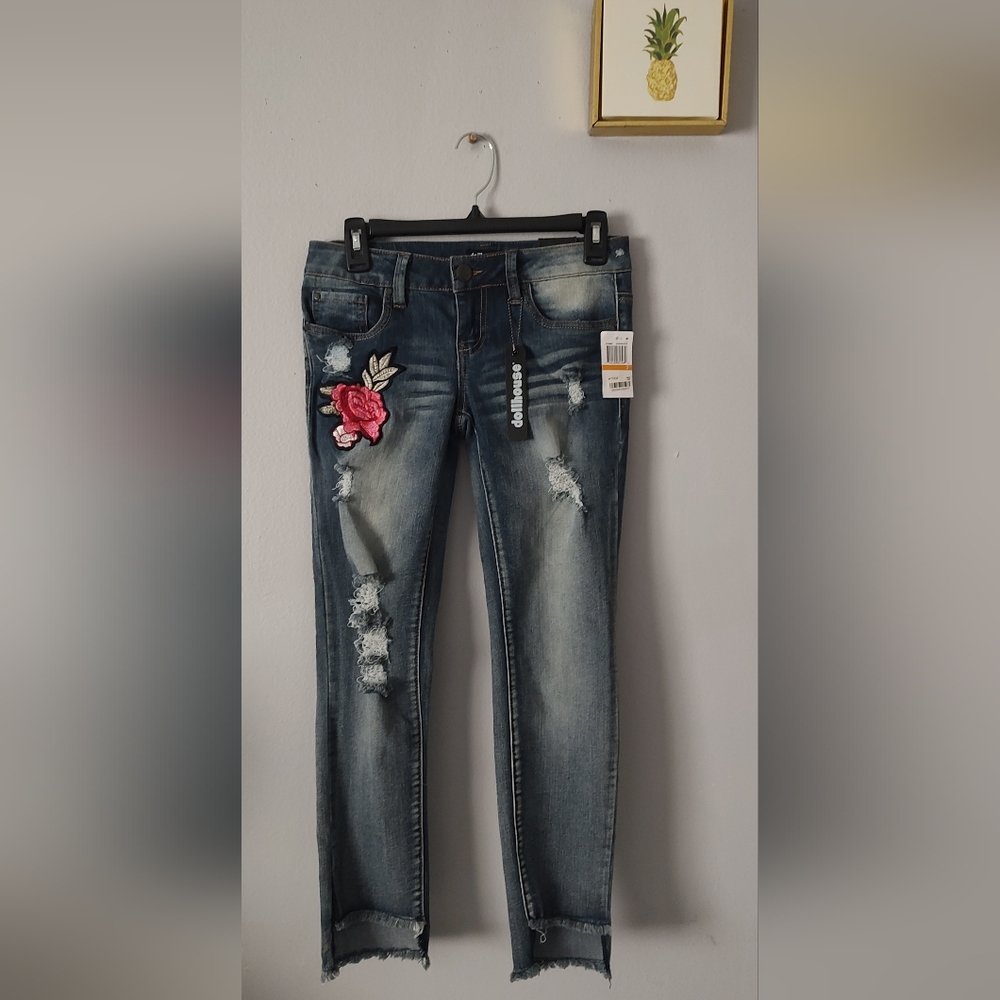 Dollhouse Women Jeans Embroidery Rose Ripped Size 3 New With Tags Cropped